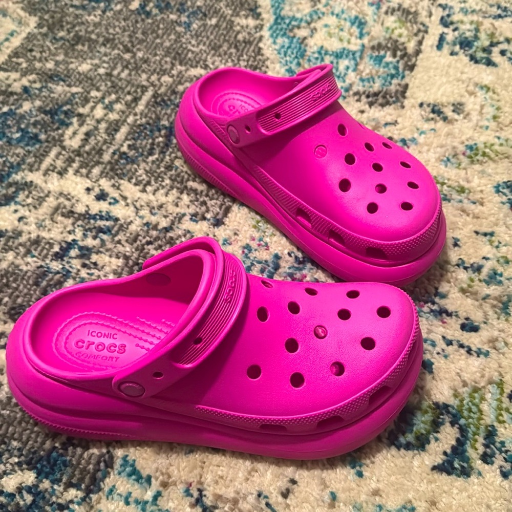 Crocs Classic Mega Crush Shoes Womens 9 Fushia Pink Platform Clog